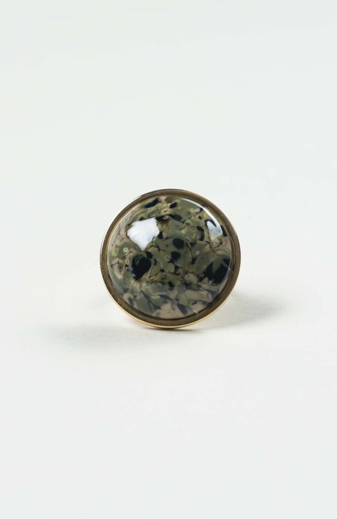 Bague grand cabochon British Doré