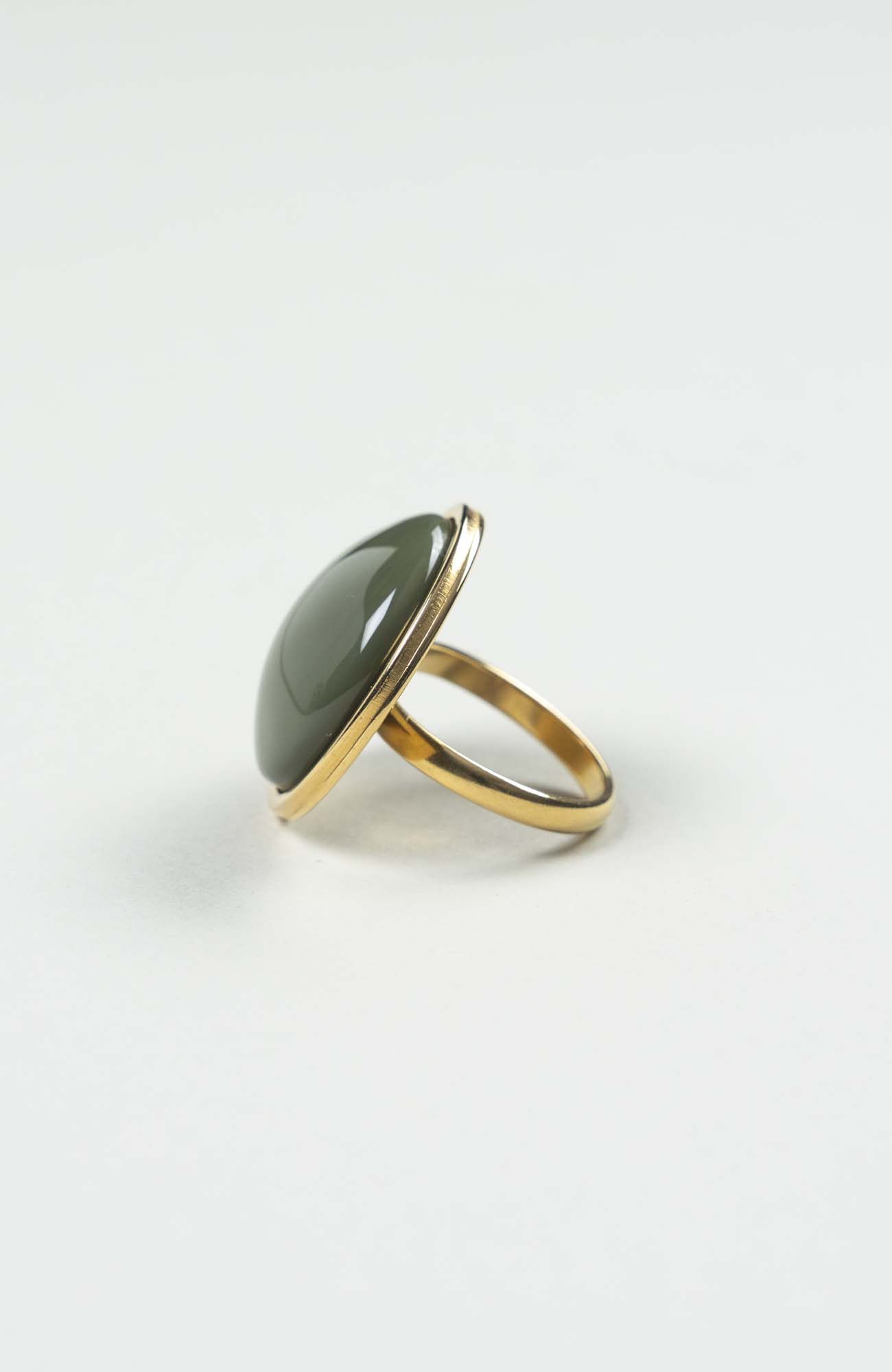 Bague grand cabochon British Uni Doré