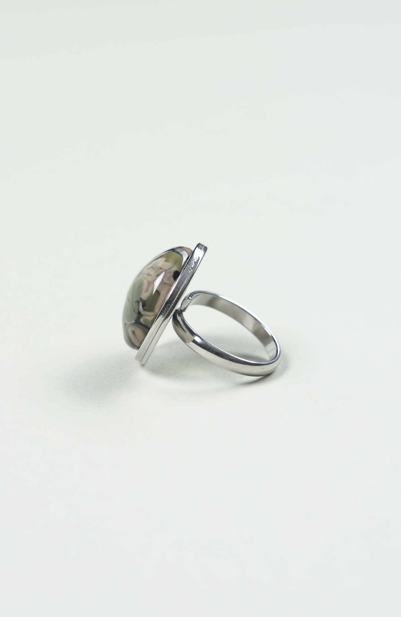 Bague moyen cabochon British Argenté