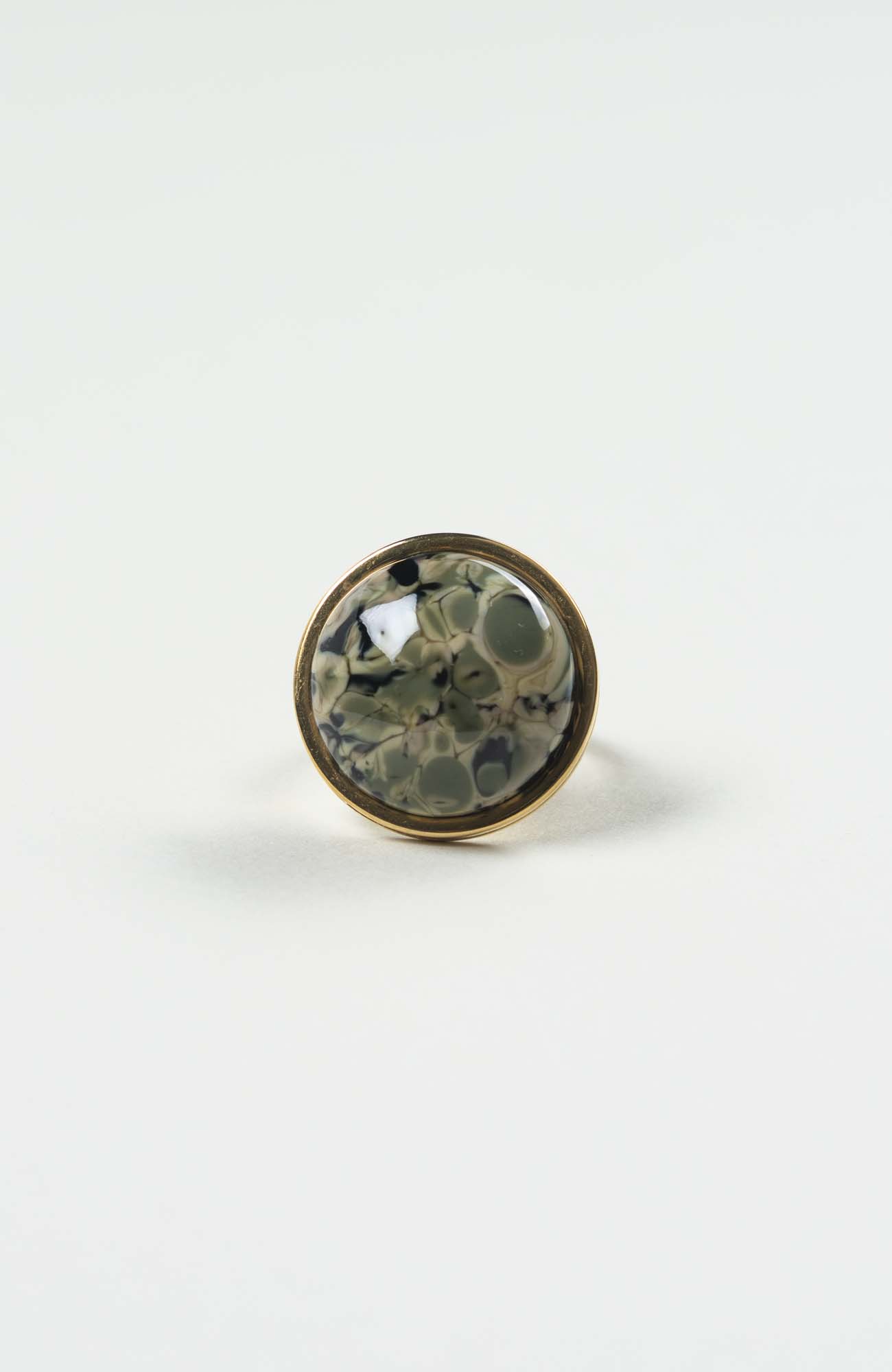 Bague moyen cabochon British Doré