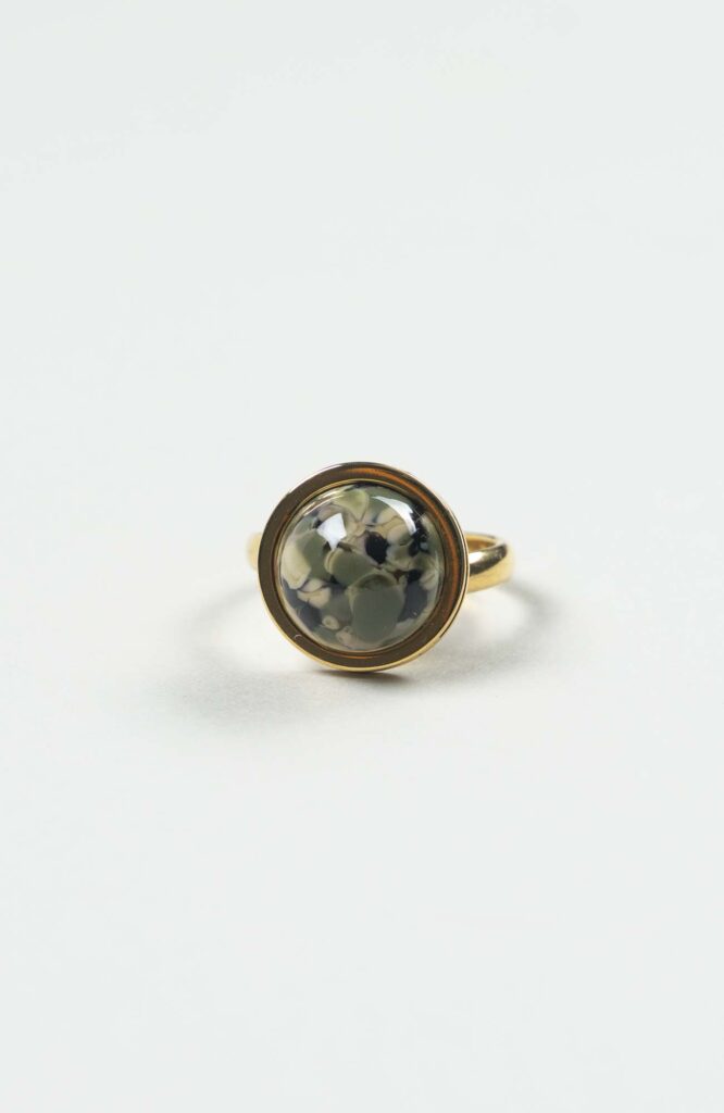Bague petit cabochon British Doré