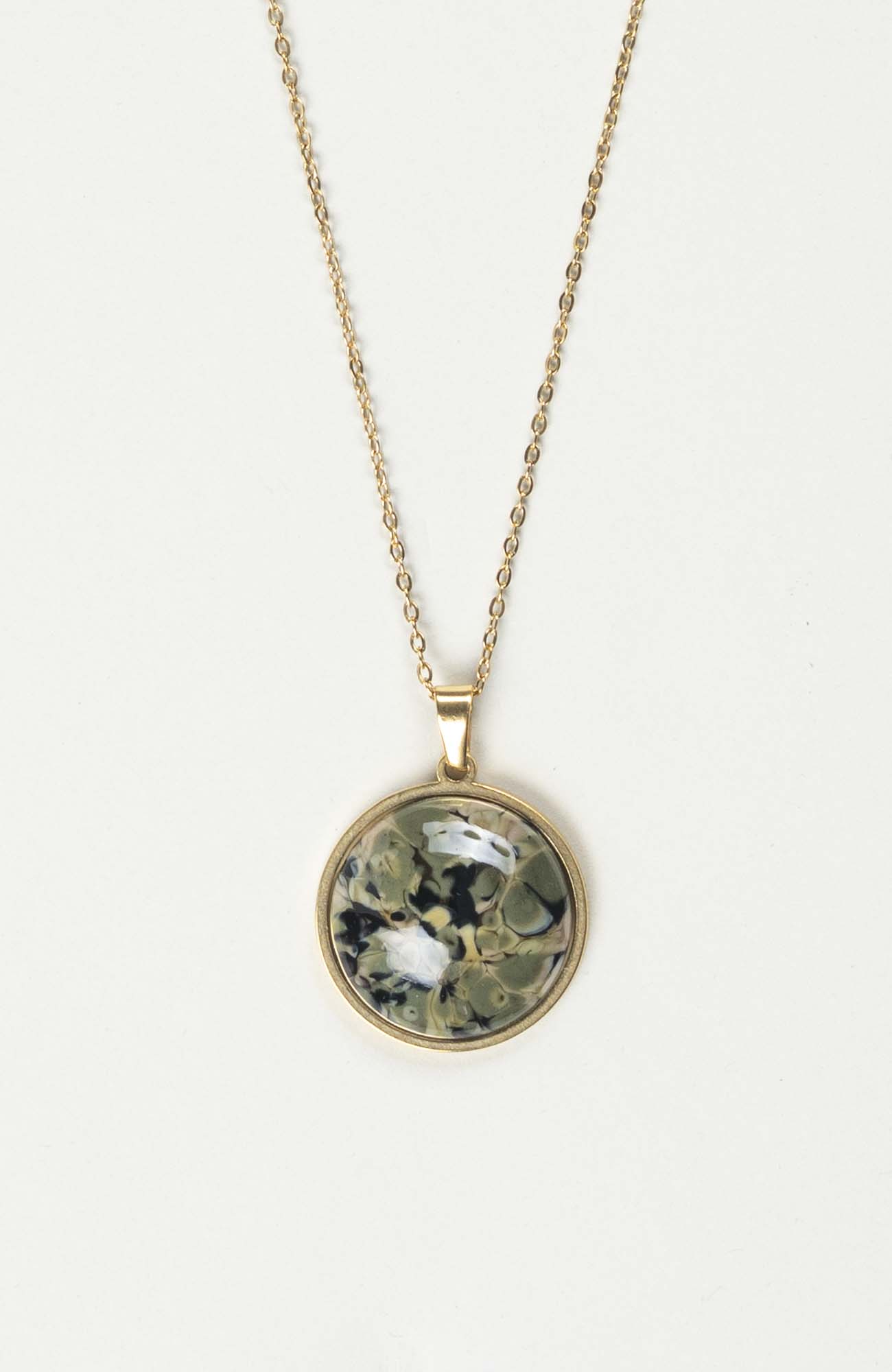 Collier grand cabochon British Doré