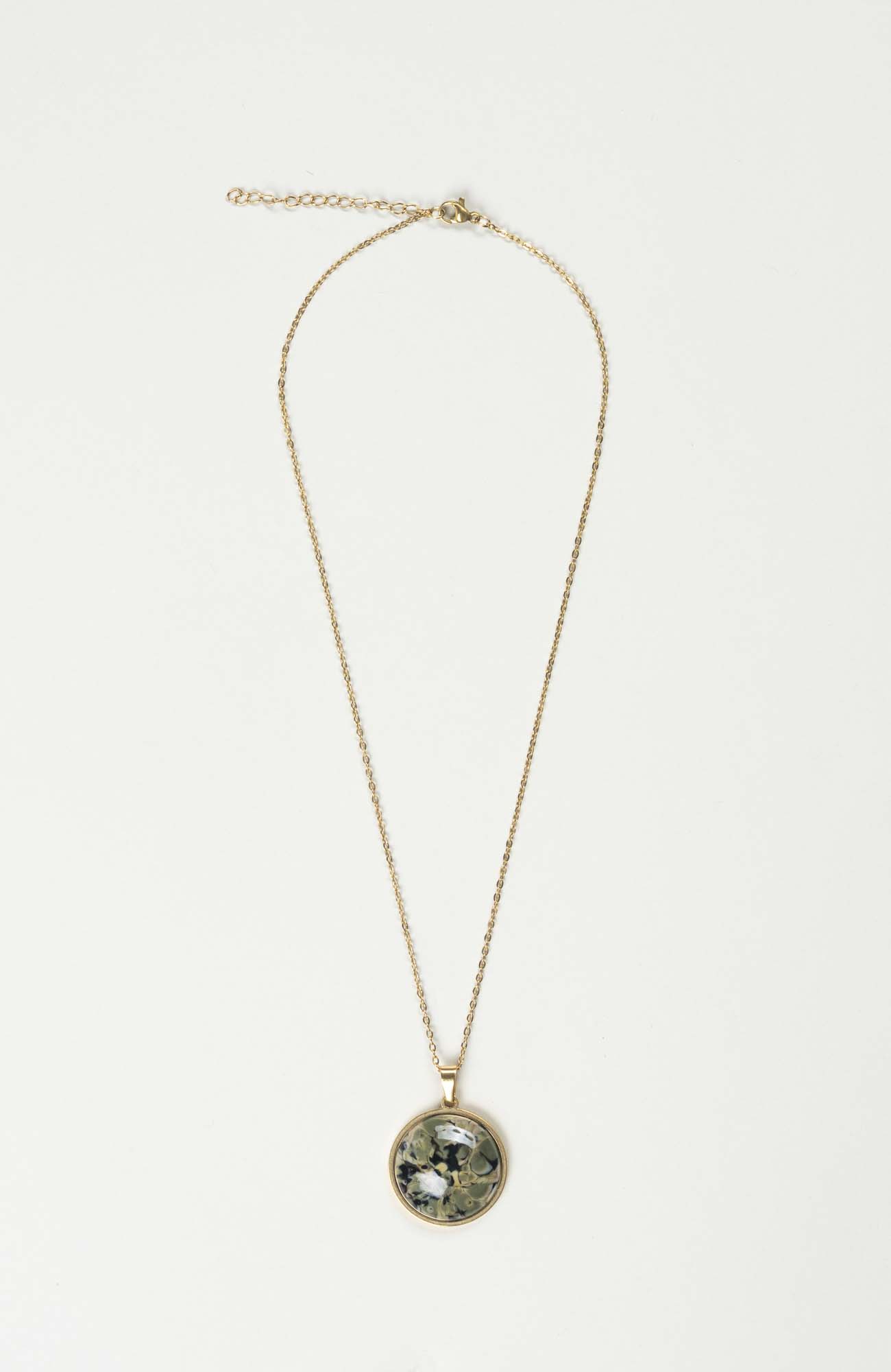 Collier grand cabochon British Doré